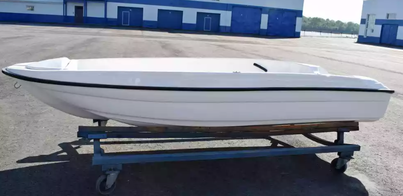 Стеклопластиковая лодка Пингвин (тримаран) в Брянске