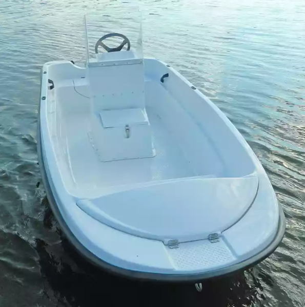 Стеклопластиковая лодка Пингвин с консолью (тримаран) в Брянске