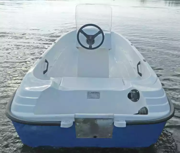 Стеклопластиковая лодка Пингвин с консолью (тримаран) в Брянске