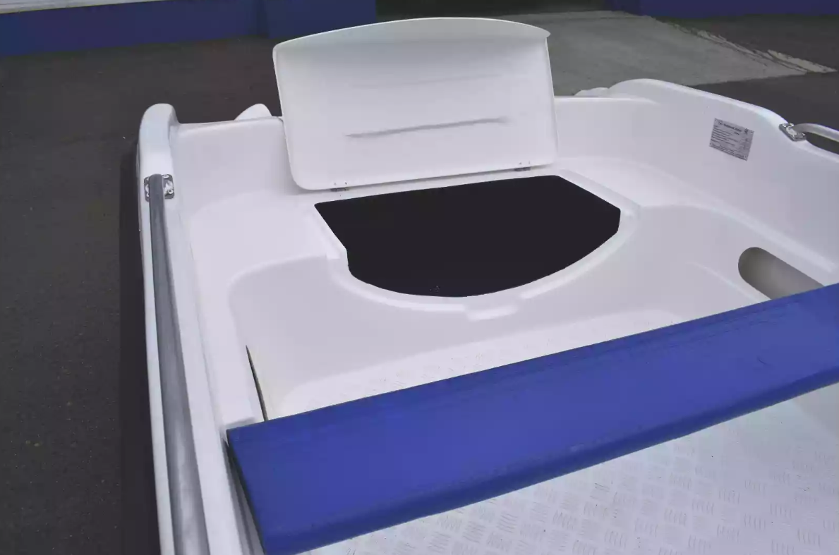 Стеклопластиковая лодка Пингвин New (тримаран) в Брянске