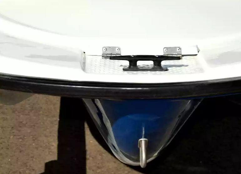 Стеклопластиковая лодка Пингвин с консолью (тримаран) в Брянске