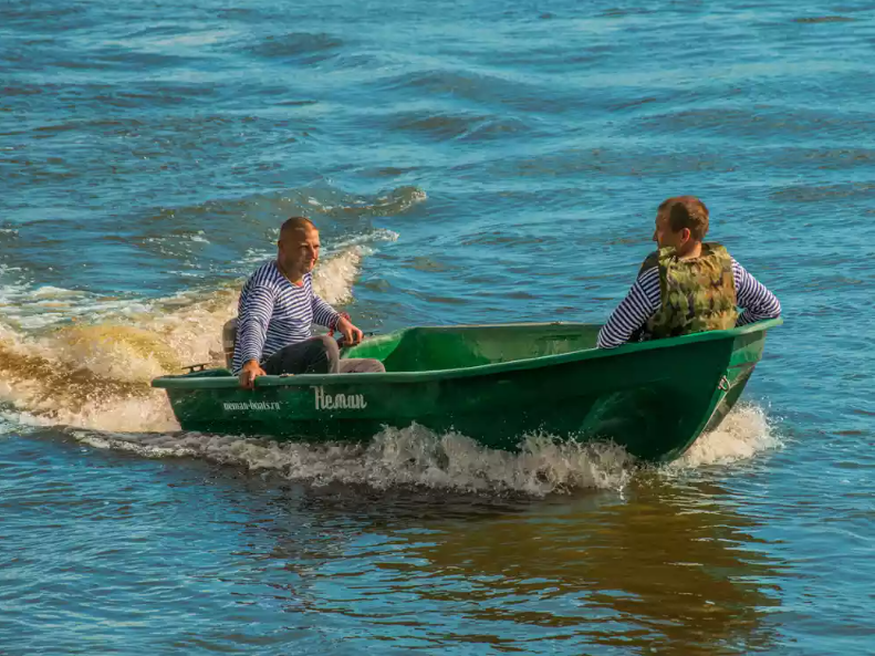 Стеклопластиковая лодка Neman-340 (тримаран) в Брянске