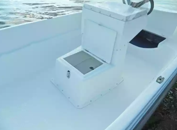 Стеклопластиковая лодка Пингвин с консолью (тримаран) в Брянске