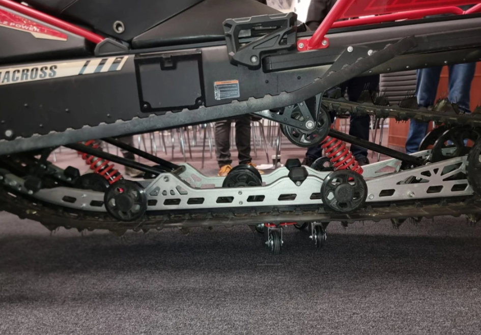 Снегоход AODES Siberiacross 1000 SWT 600mm LCD 6.8 в Брянске Снегоход AODES Siberiacross 1000 SWT 600mm LCD 6.8 в Брянске