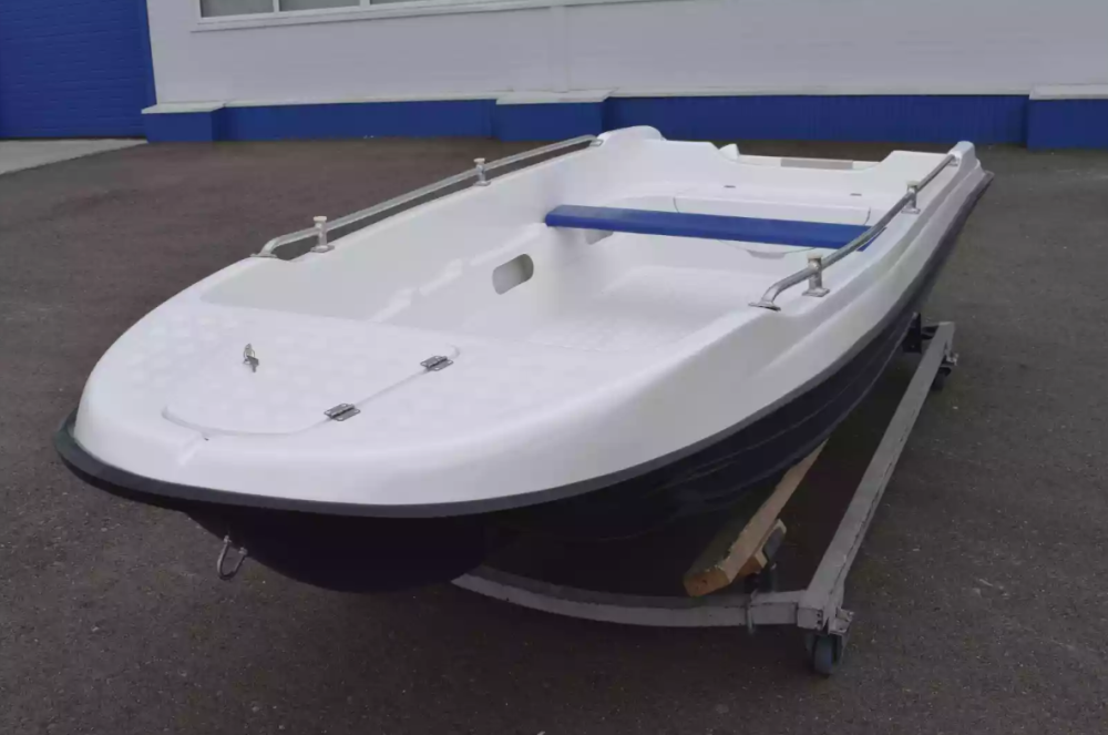 Стеклопластиковая лодка Пингвин New (тримаран) в Брянске
